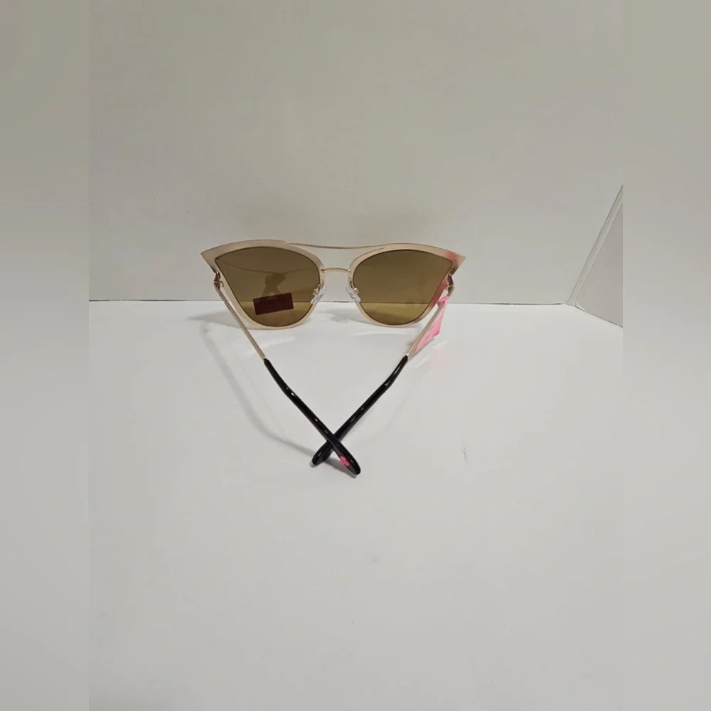 NWT Betsey Johnson Gold Cat Eye Sunglasses – Metal Frames with Pink Heart